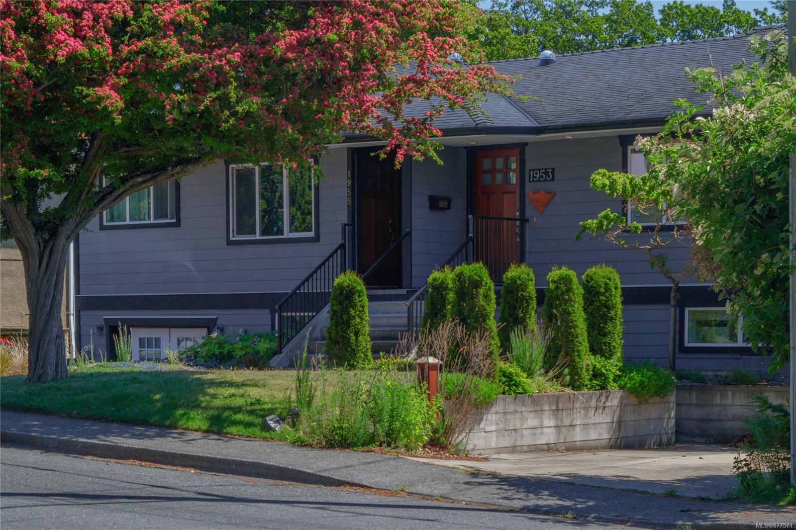 1953 Richardson Street, Victoria, BC, V8S 1S5 877571 Robin Cushing