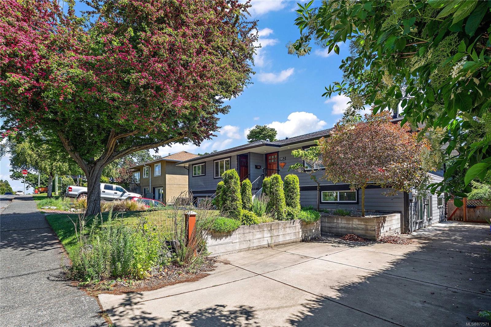 1953 Richardson Street, Victoria, BC, V8S 1S5 877571 Robin Cushing