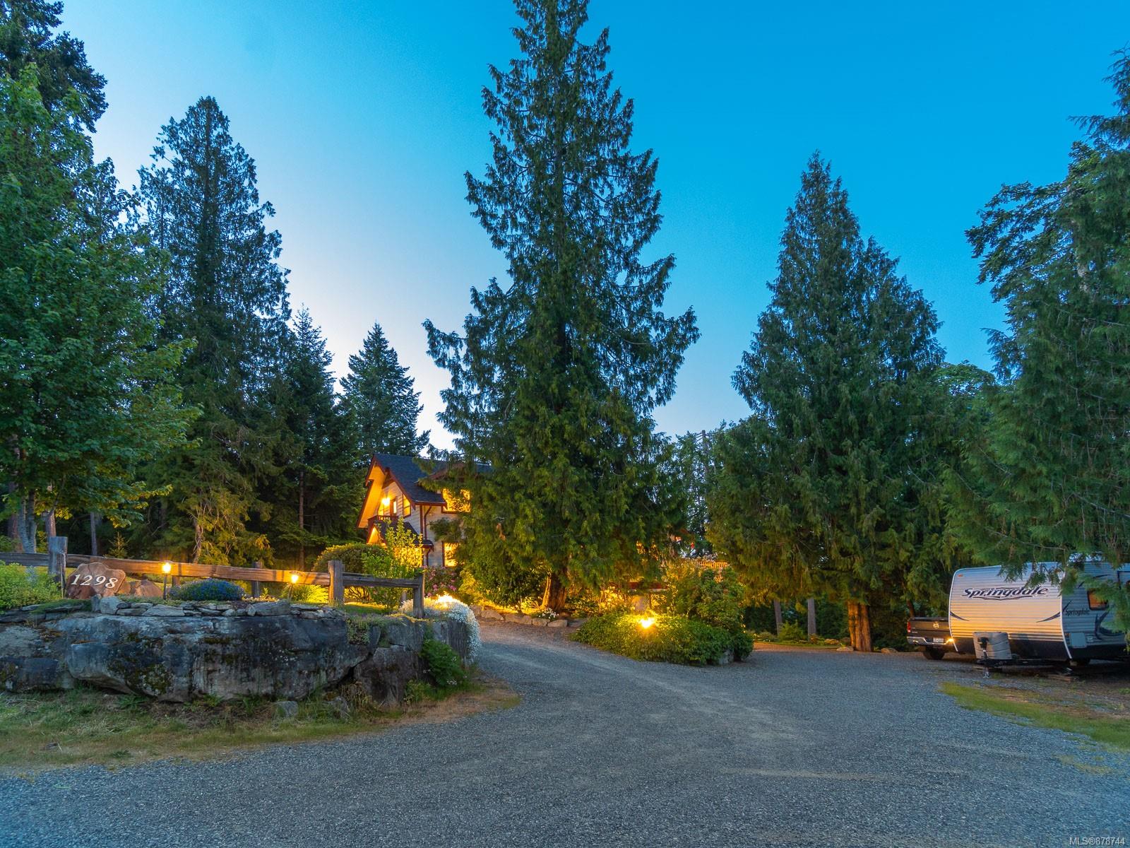 1298 Fielding Road, Nanaimo, BC, V9X 1K8 878744 Carol Warkentin and