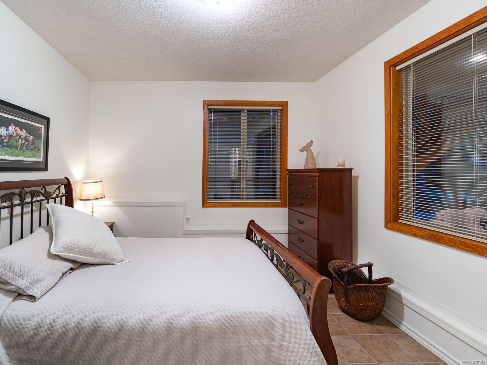 1298 Fielding Road, Nanaimo, BC, V9X 1K8 878744 Carol Warkentin and