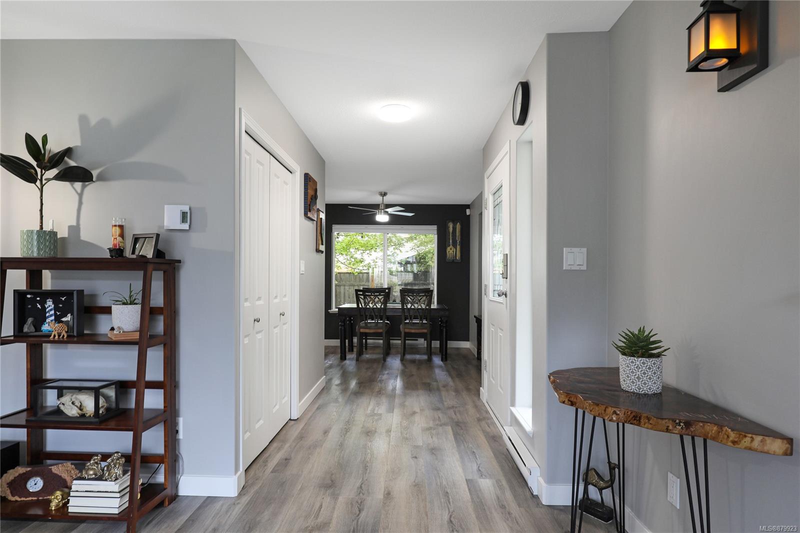 4 2728 1st Street, Courtenay, BC, V9N 4A4 879923 Stevie Cauvier