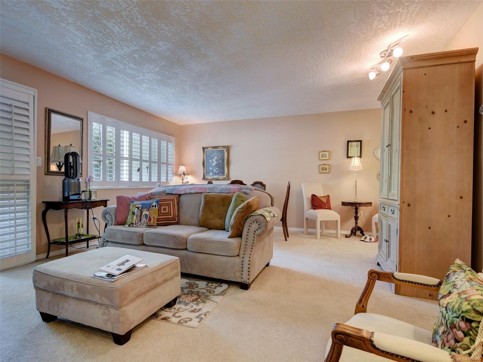 202 605 Cook Street, Victoria, BC, V8V 3Y6 880090 McMullen Homes Team