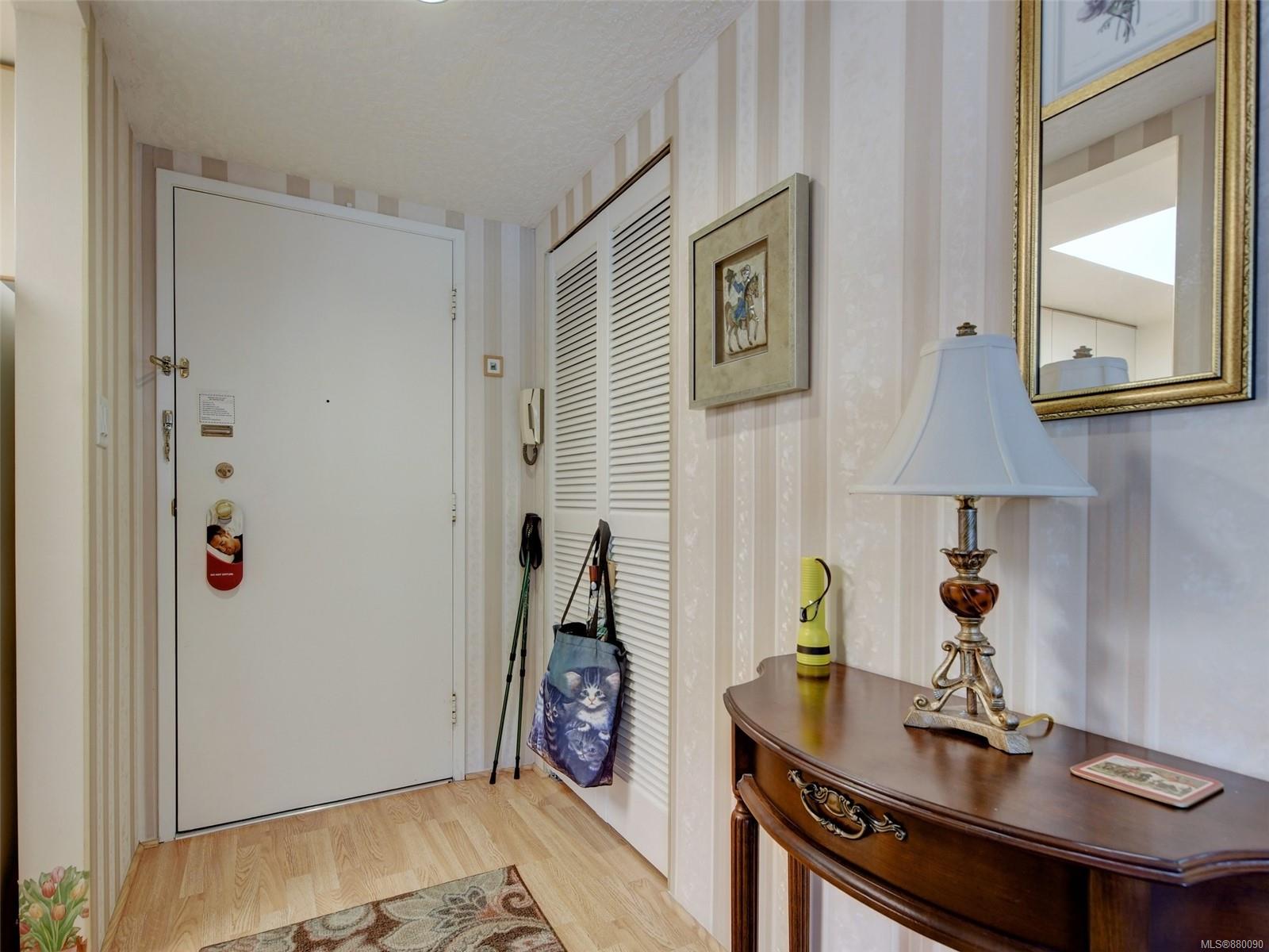 202 605 Cook Street, Victoria, BC, V8V 3Y6 880090 McMullen Homes Team