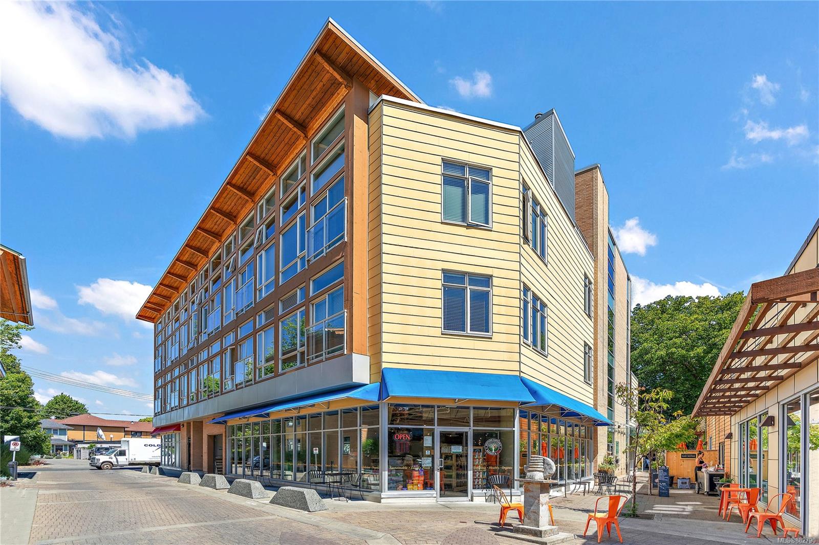 211 240 Cook Street, Victoria, BC, V8V 3X3 882790 Marten Homes