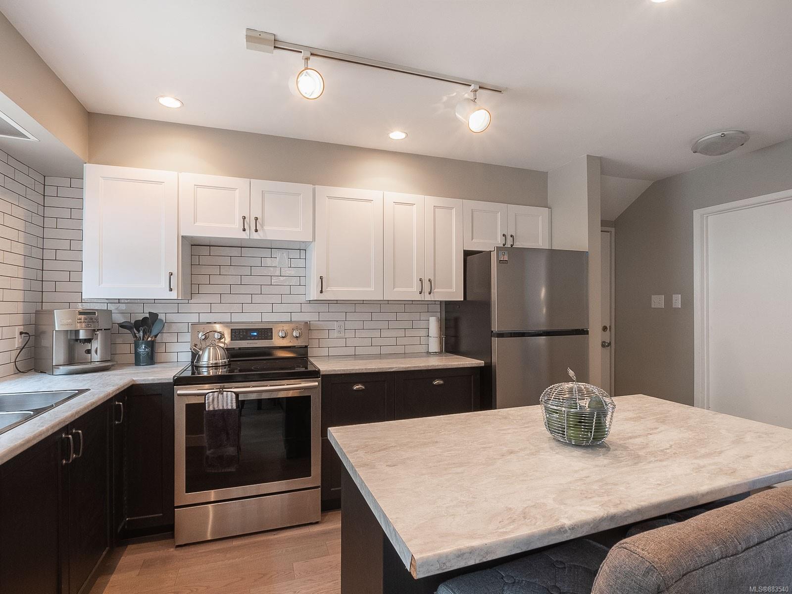 440 Resolution Place, Ladysmith, BC, V9G 1P8 883540 Carol Warkentin