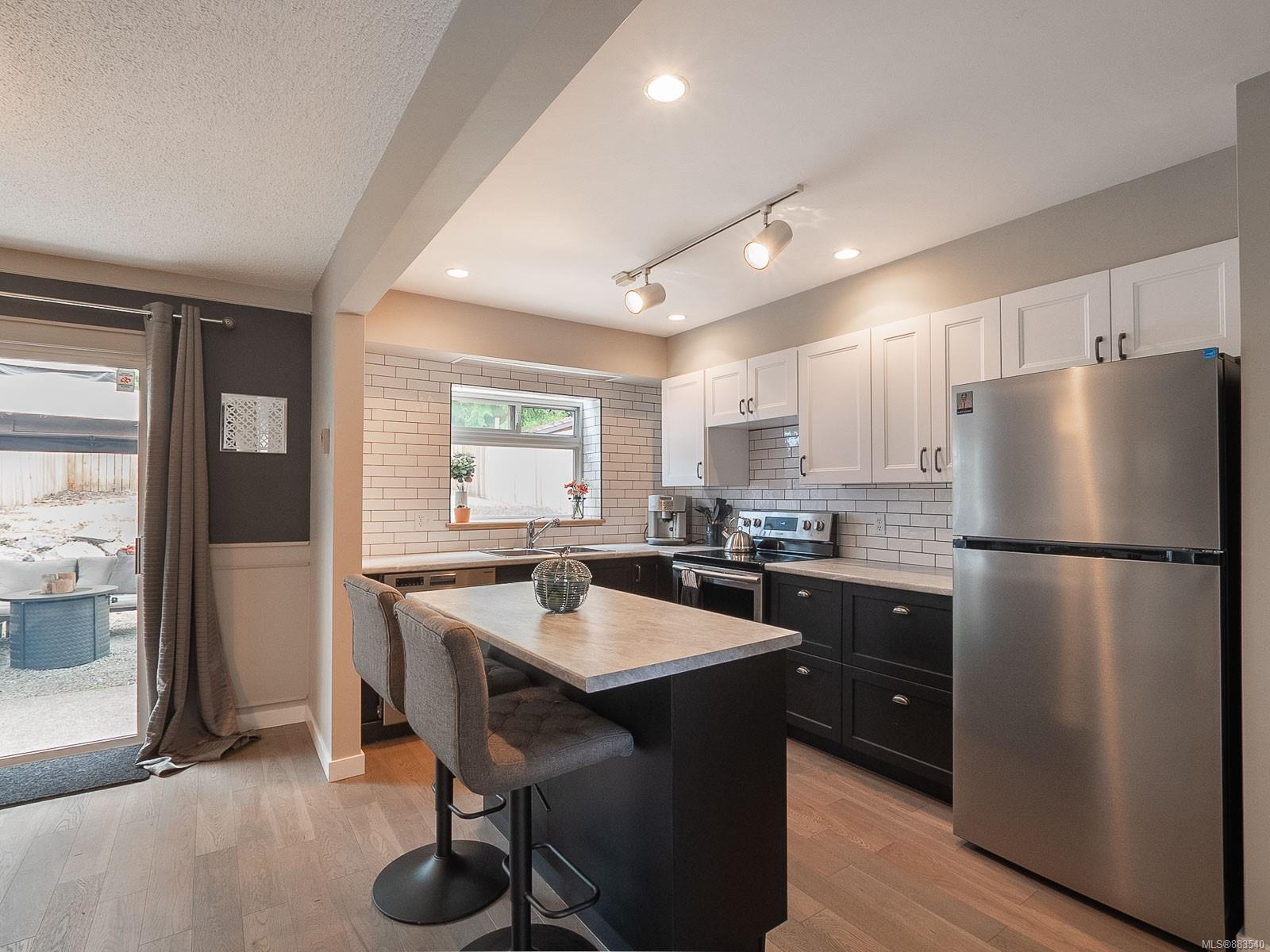 440 Resolution Place, Ladysmith, BC, V9G 1P8 883540 Carol Warkentin