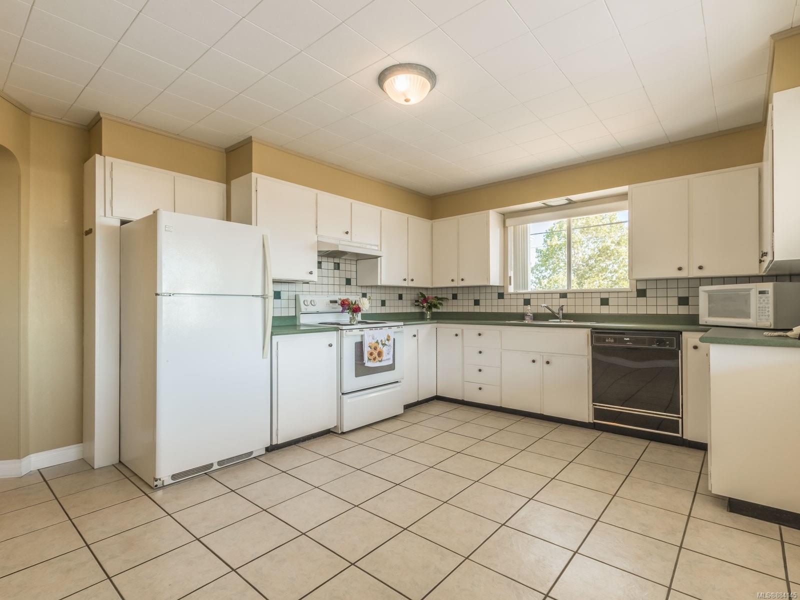 730 4th Avenue, Ladysmith, BC, V9G 1T4 884145 Carol Warkentin and