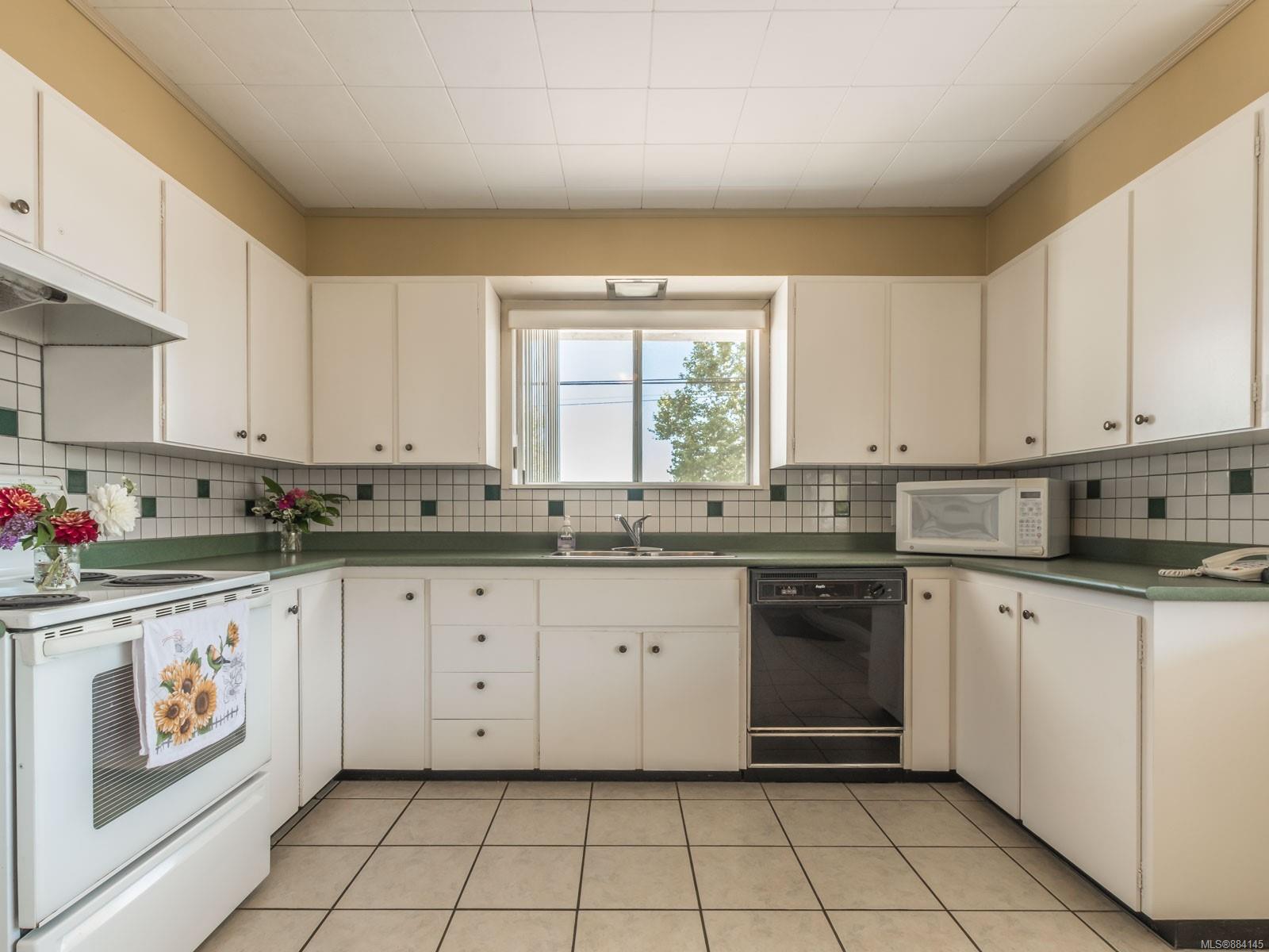 730 4th Avenue, Ladysmith, BC, V9G 1T4 884145 Carol Warkentin and