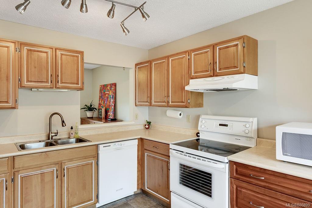 47, 7925 Simpson Road, Central Saanich, BC, V8M 1L3 886899 Rob