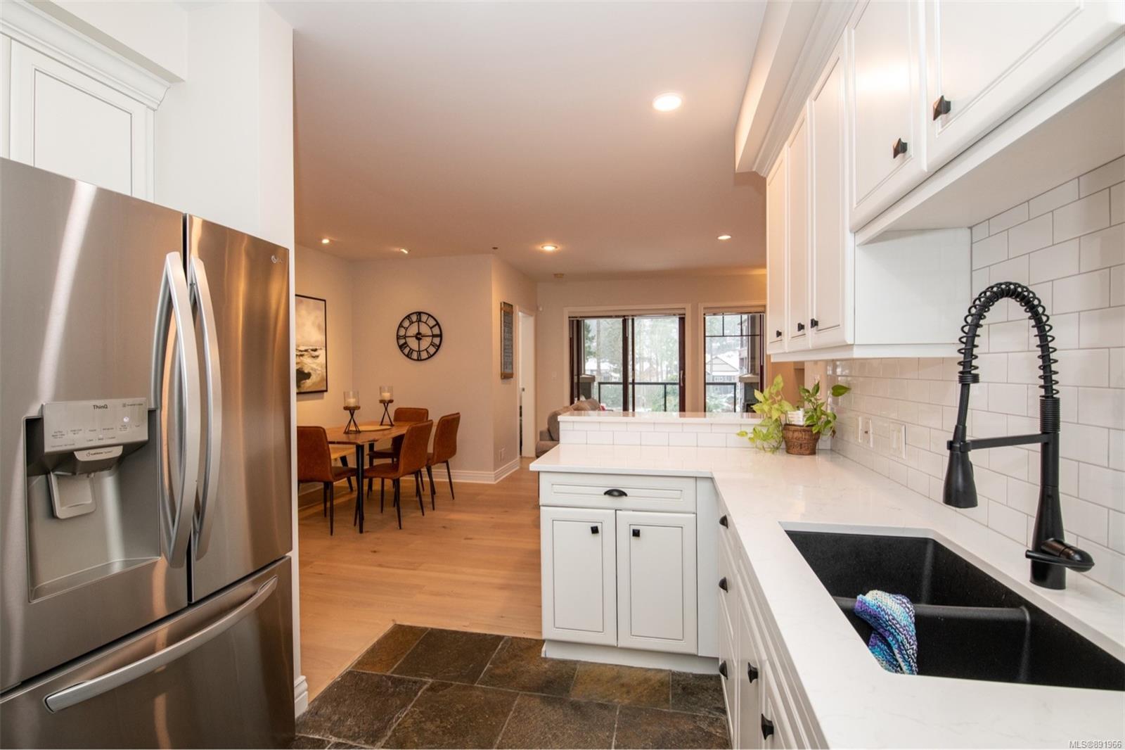 318 1335 Bear Mountain Parkway, Langford, BC, V9B 6T9 891966