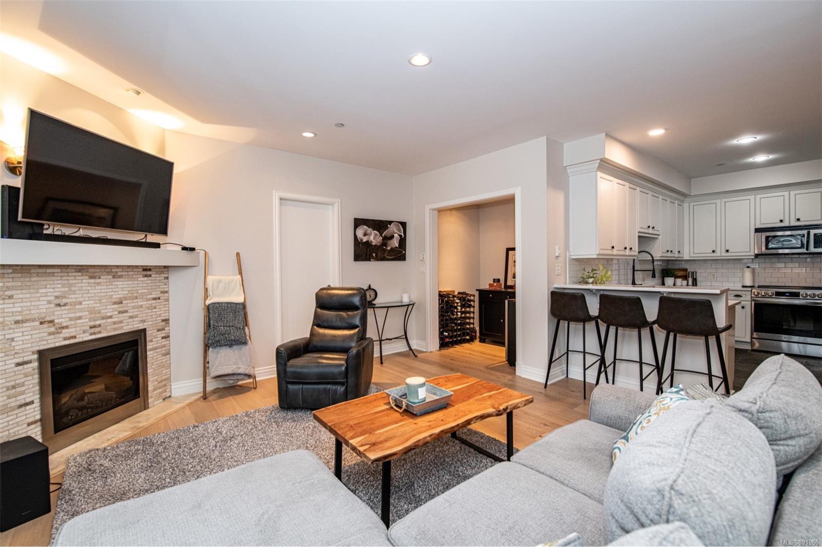 318 1335 Bear Mountain Parkway, Langford, BC, V9B 6T9 891966