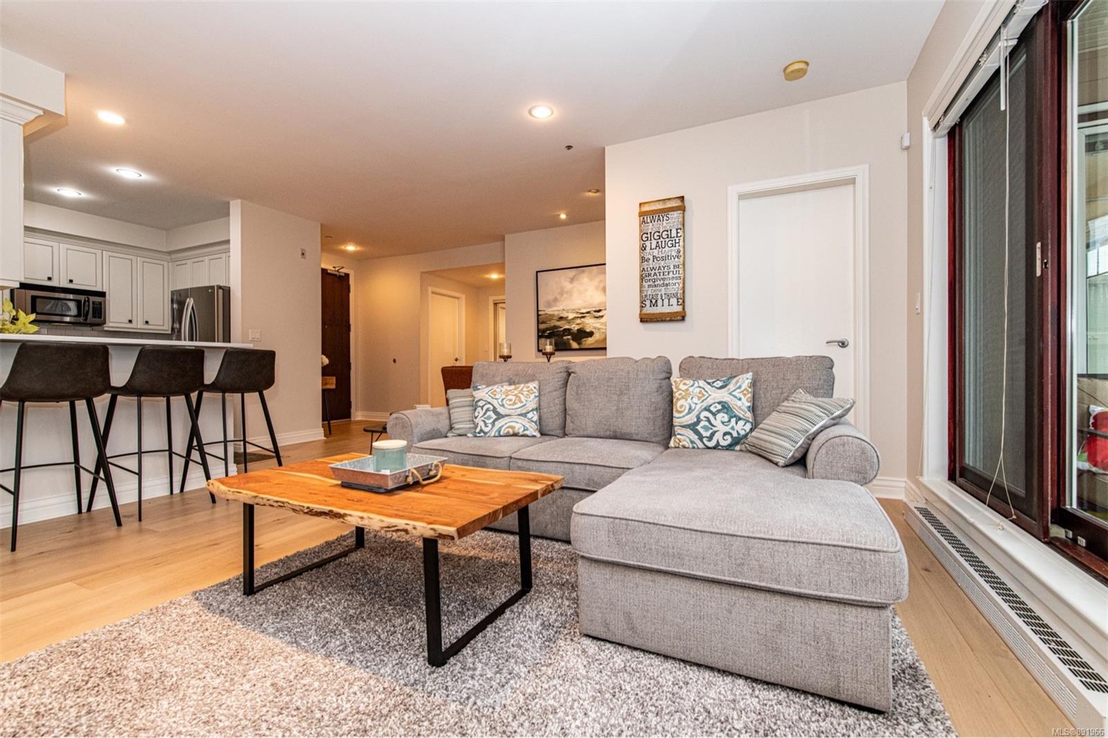 318 1335 Bear Mountain Parkway, Langford, BC, V9B 6T9 891966