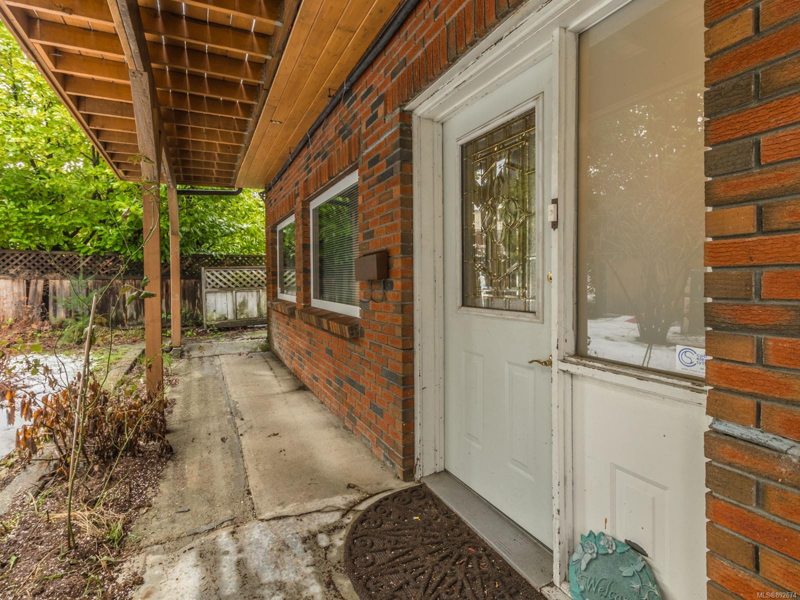 3057 Cowichan Lake Road, Duncan, BC, V9L 4B6 892674 Carol Warkentin