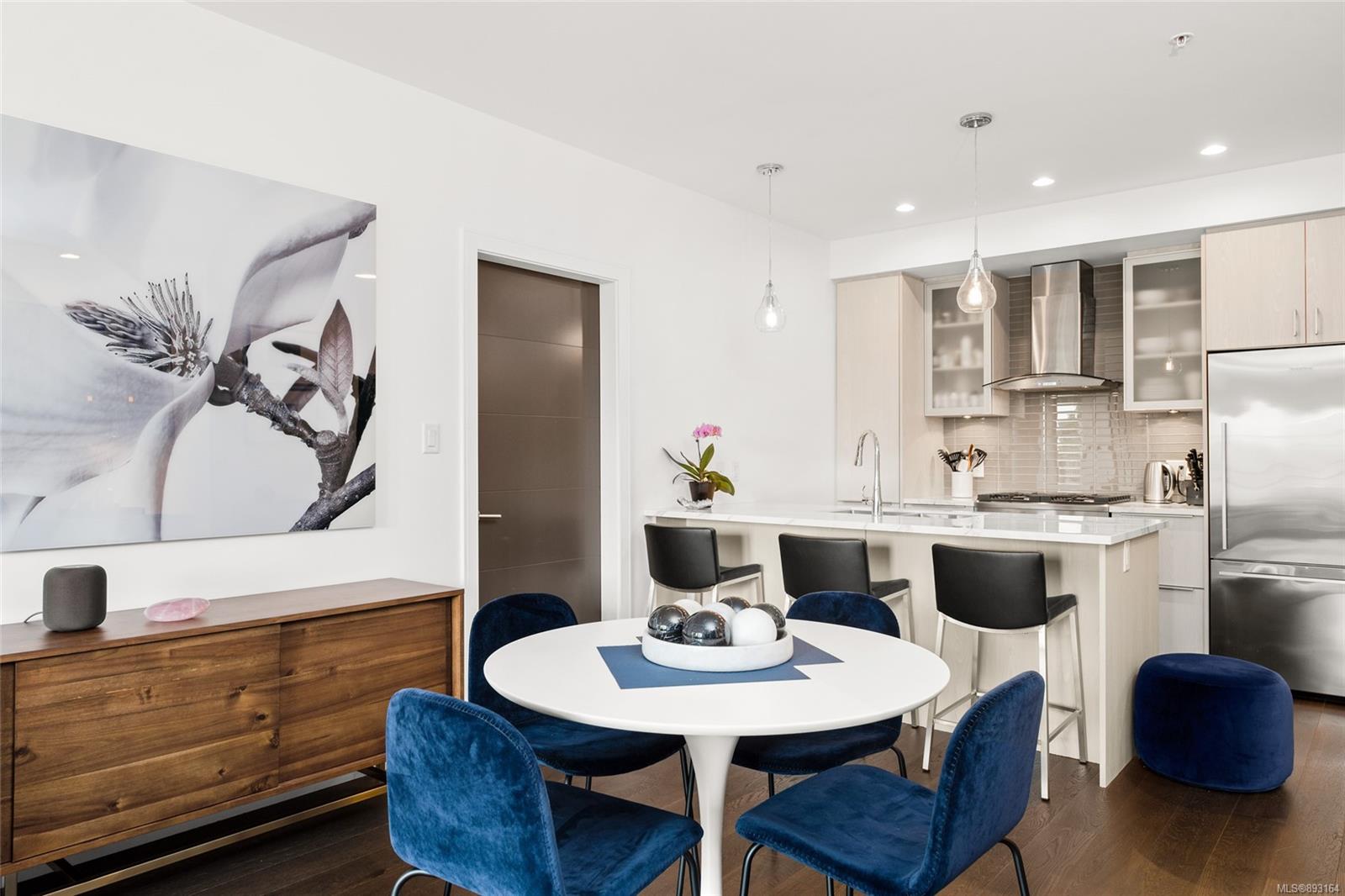 201 1011 Burdett Avenue, Victoria, BC, V8V 3G9 893164 Dane Kingsbury Real Estate