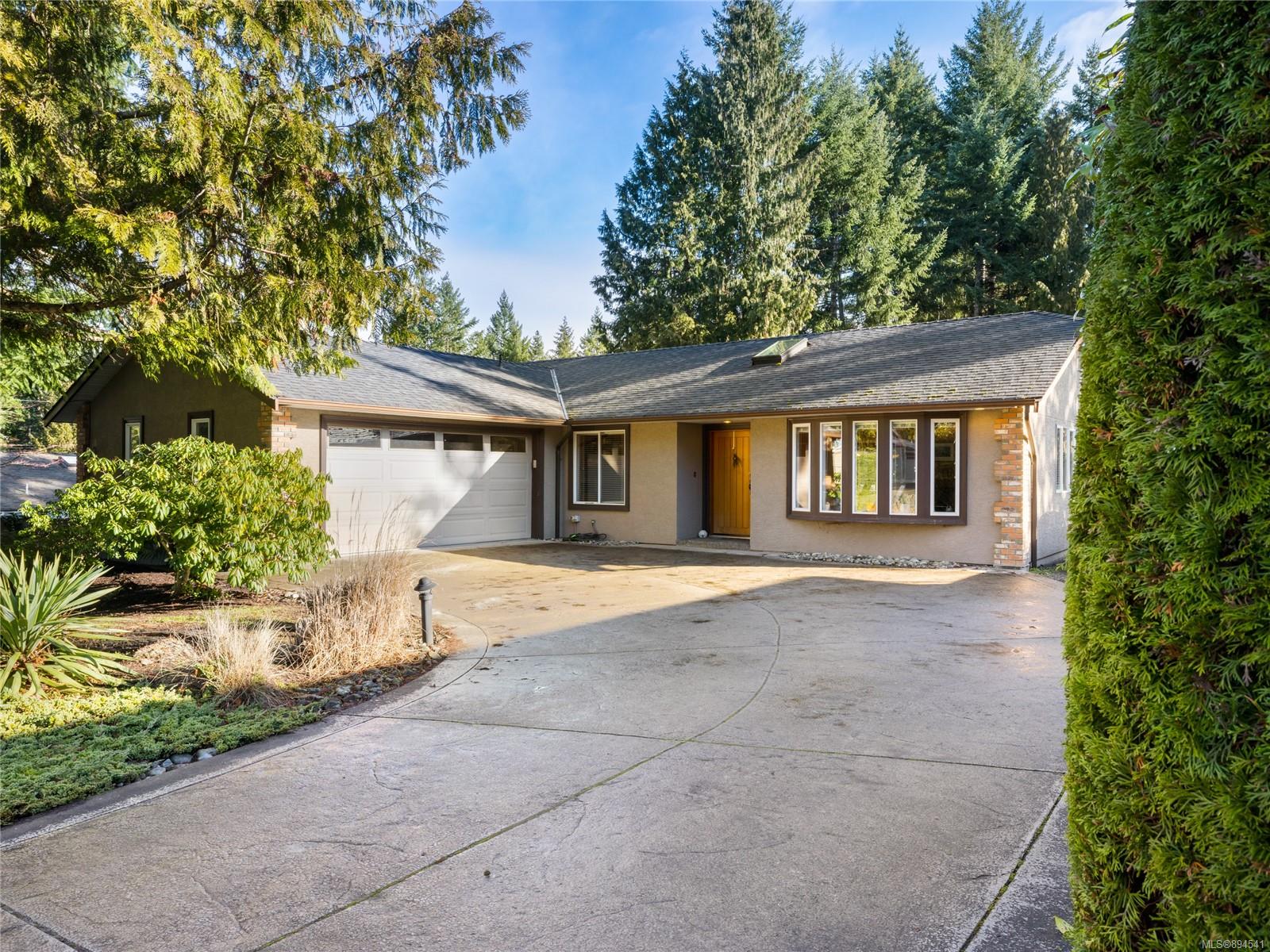 512 Nootka Road, Qualicum Beach, BC, V9K 1A9 894541 Oceanside Life