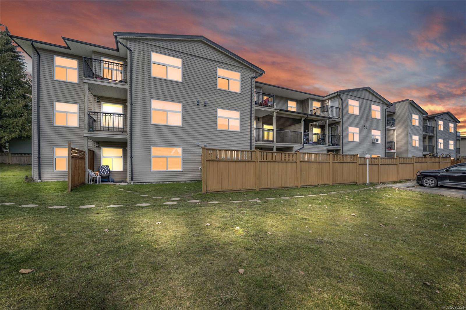 307 3215 Cowichan Lake Road, Duncan, BC, V9L 5G5 895254 The bers