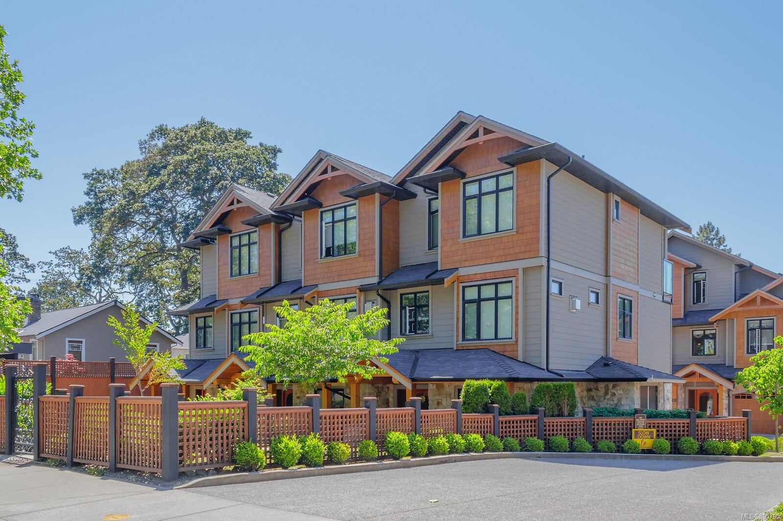 5 2622 Shelbourne Street, Victoria, BC, V8R 4L9 895790 McCollom