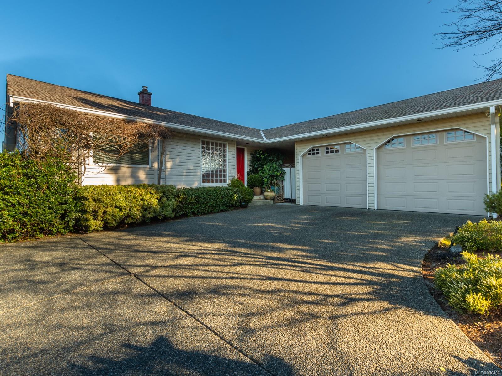 411 Walker Avenue, Ladysmith, BC, V9G 1V2 896406 Carol Warkentin