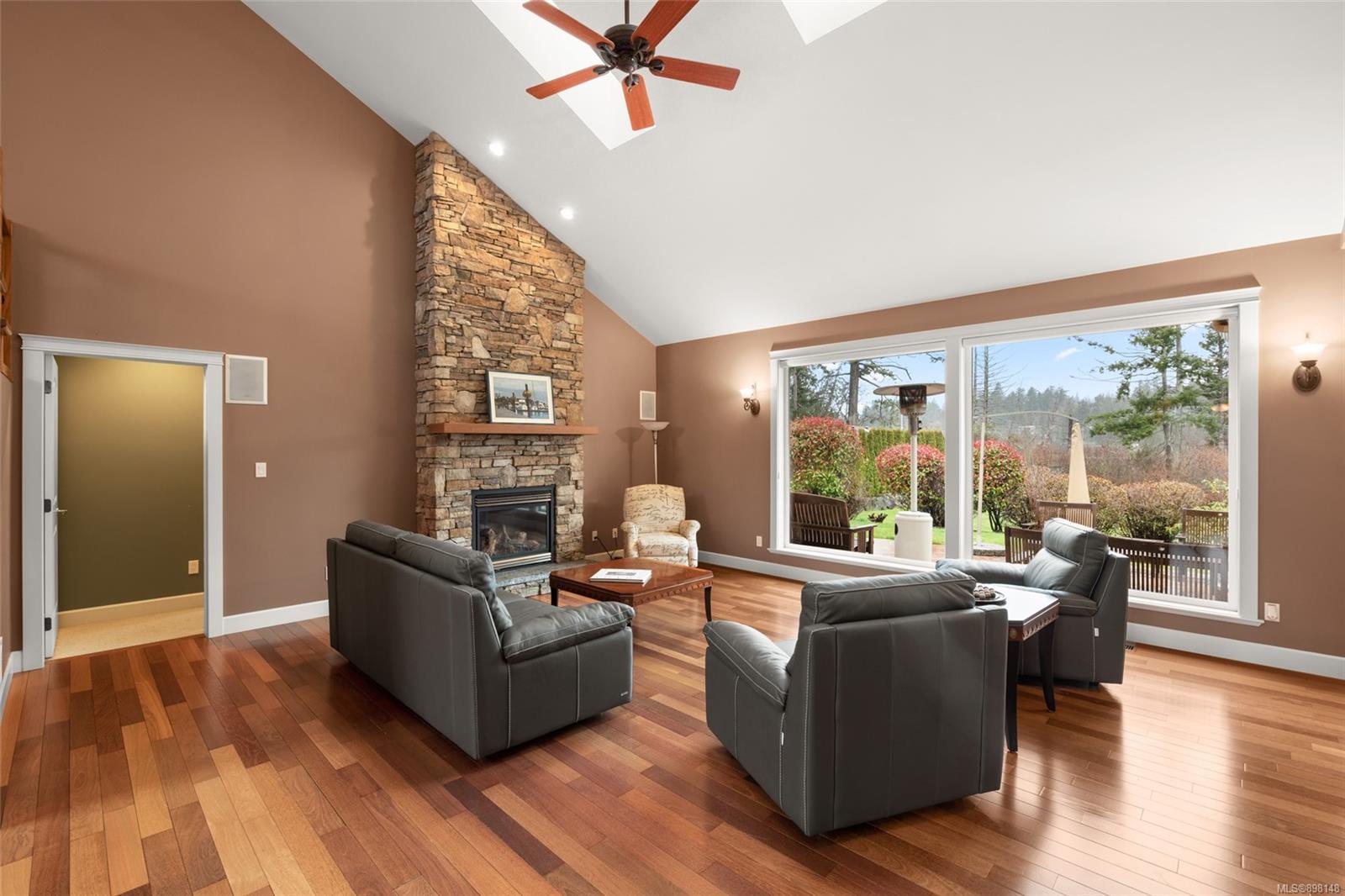 1960 Marina Way, North Saanich, BC, V8W 1B1 898148 Randall Mang