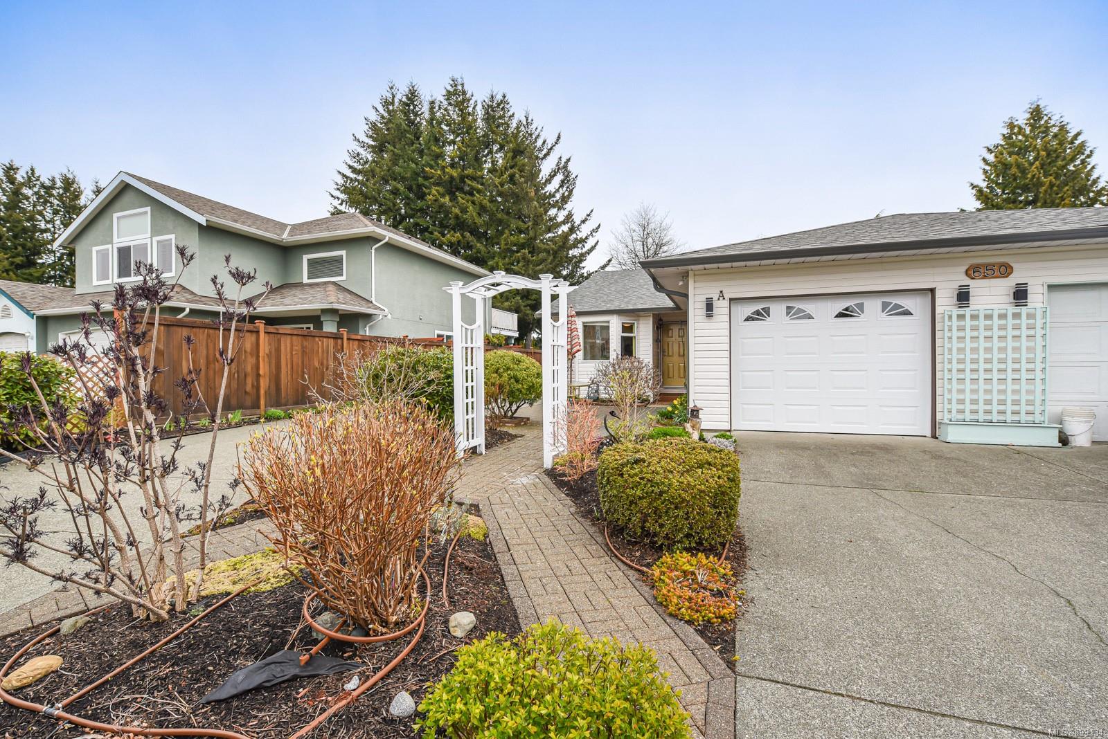 A 650 Bunting Place, Comox, BC, V9M 3R1 899134 Tessa Procter Realty