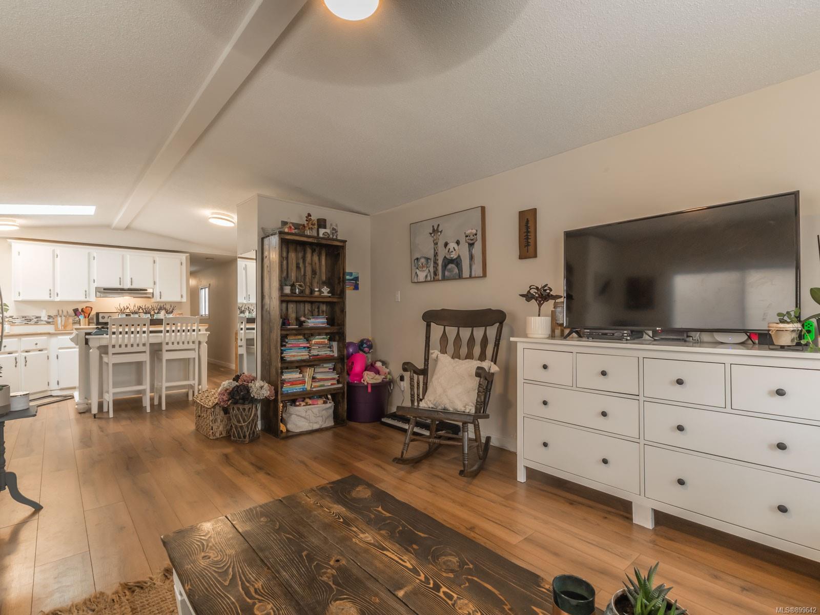 643 Alderwood Drive, Ladysmith, BC, V9G 1R5 899642 Carol Warkentin