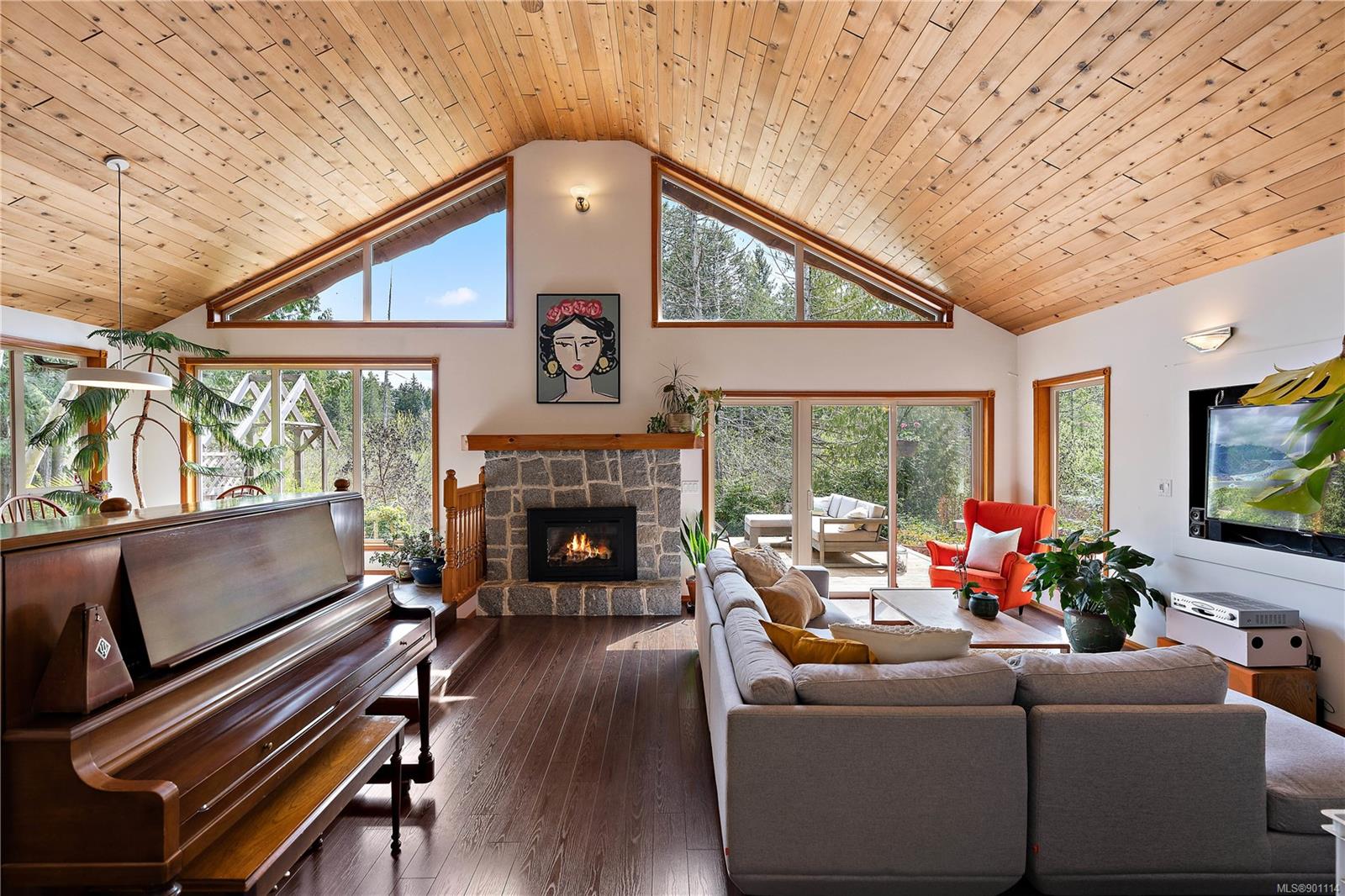 1388 Millstream Road, Highlands, BC, V9B 6G1 901114 Marten Homes