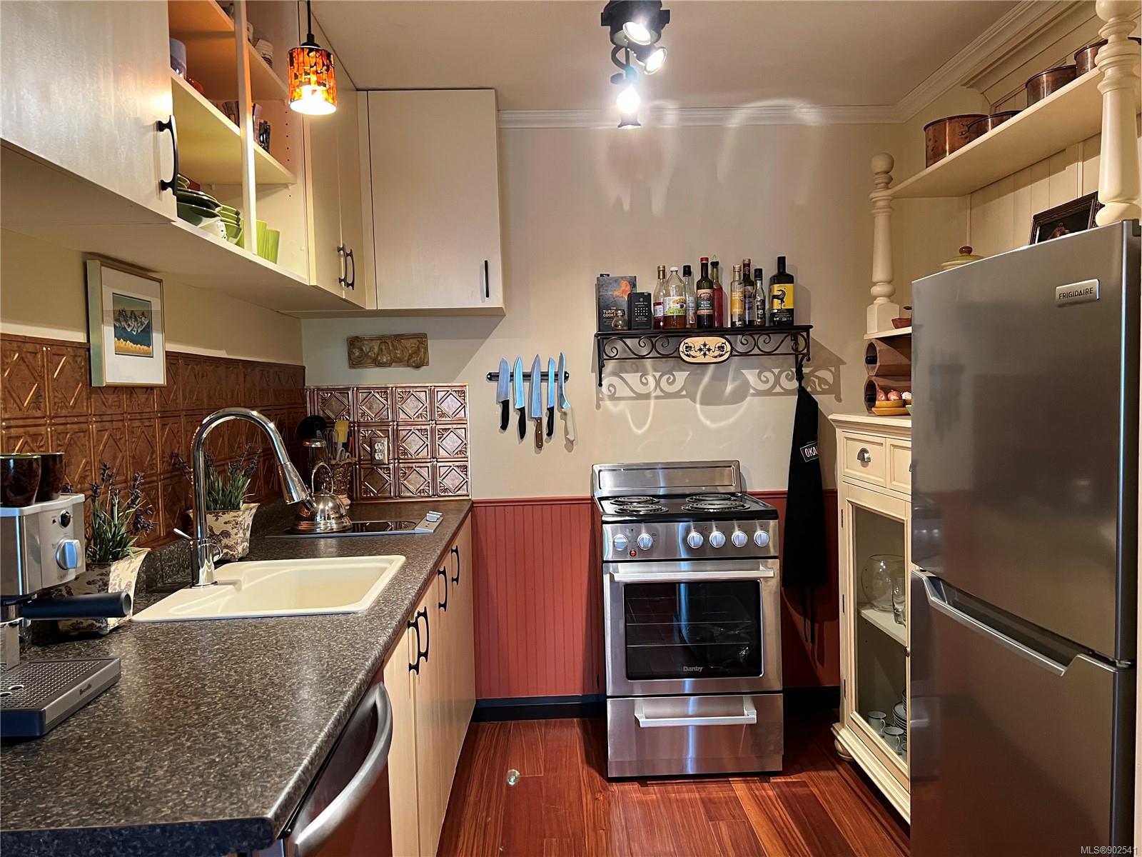 210 282 Birch Street, Campbell River, BC, V9W 2S3 902541 Vanessa