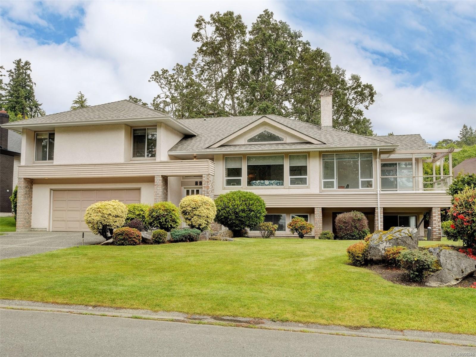 894 Kentwood Lane, Saanich, BC, V8Y 3C6 906345 McMullen Homes Team