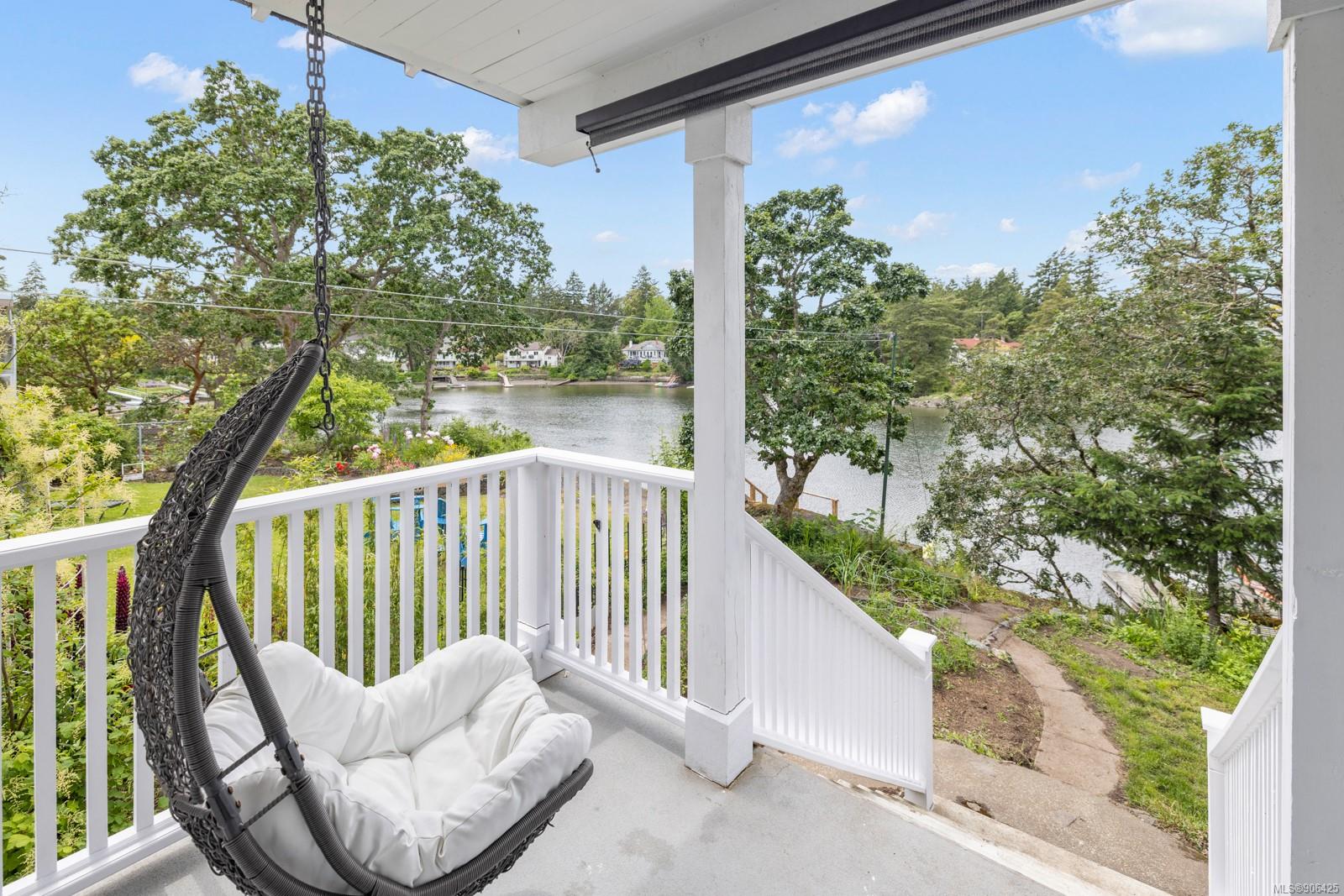 2890 Glenwood Avenue, Saanich, BC, V9A 2S2 906425 The House Selling Group