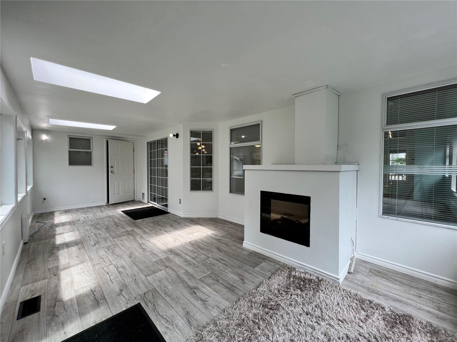 489 Parkway Road, Campbell River, BC, V9W 6C3 909027 Vanessa