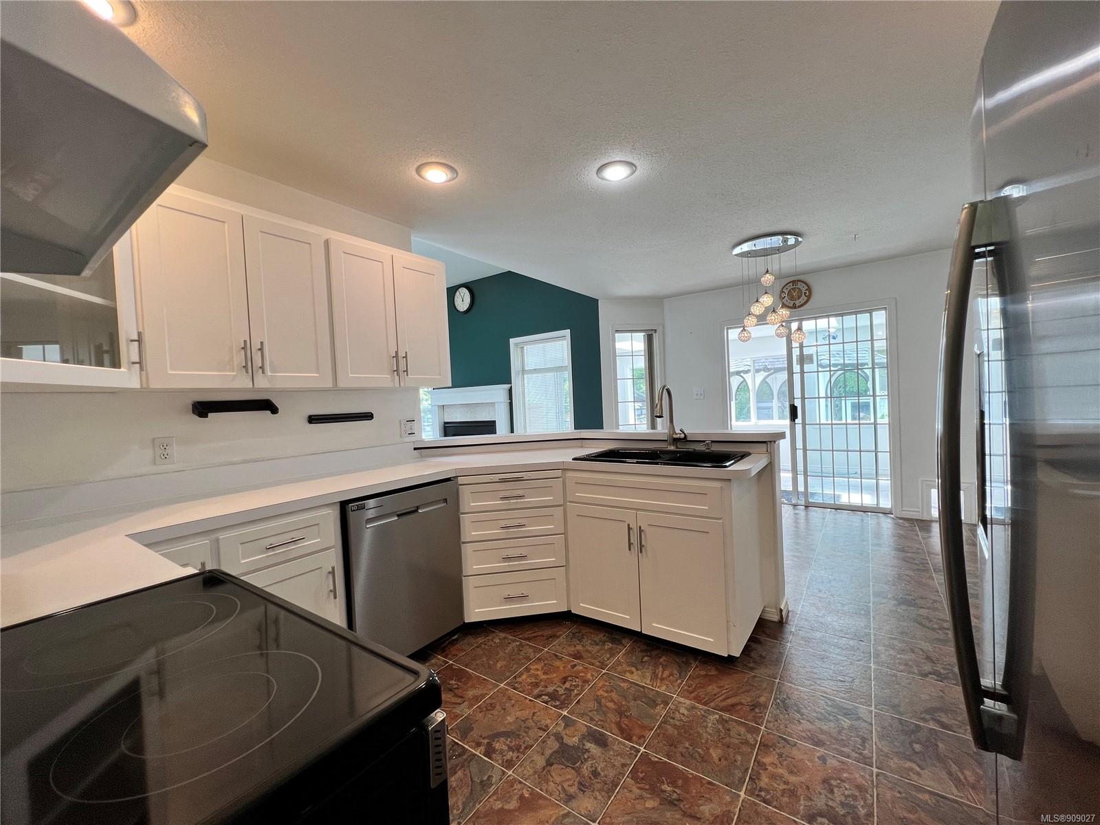 489 Parkway Road, Campbell River, BC, V9W 6C3 909027 Vanessa