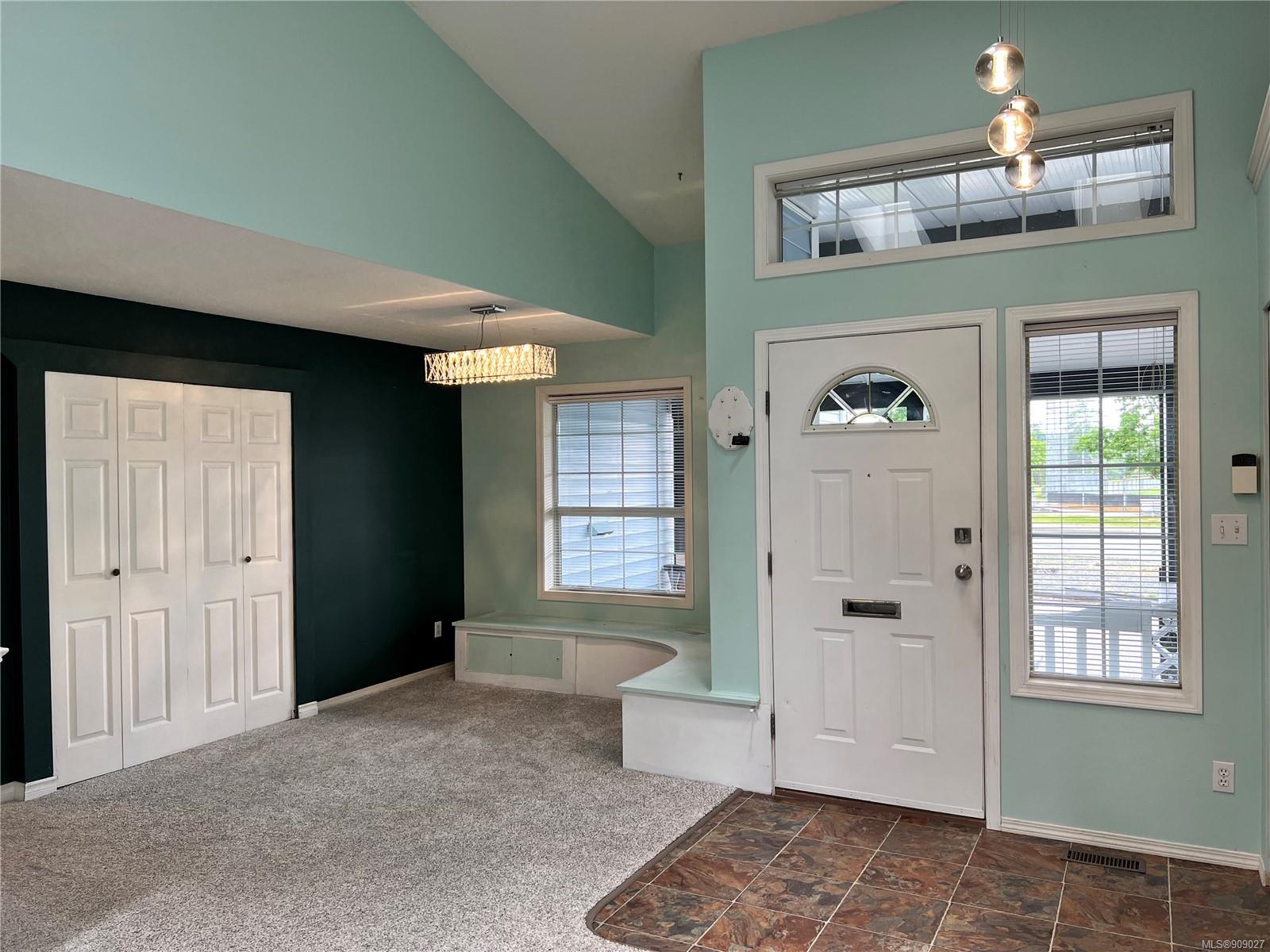 489 Parkway Road, Campbell River, BC, V9W 6C3 909027 Vanessa