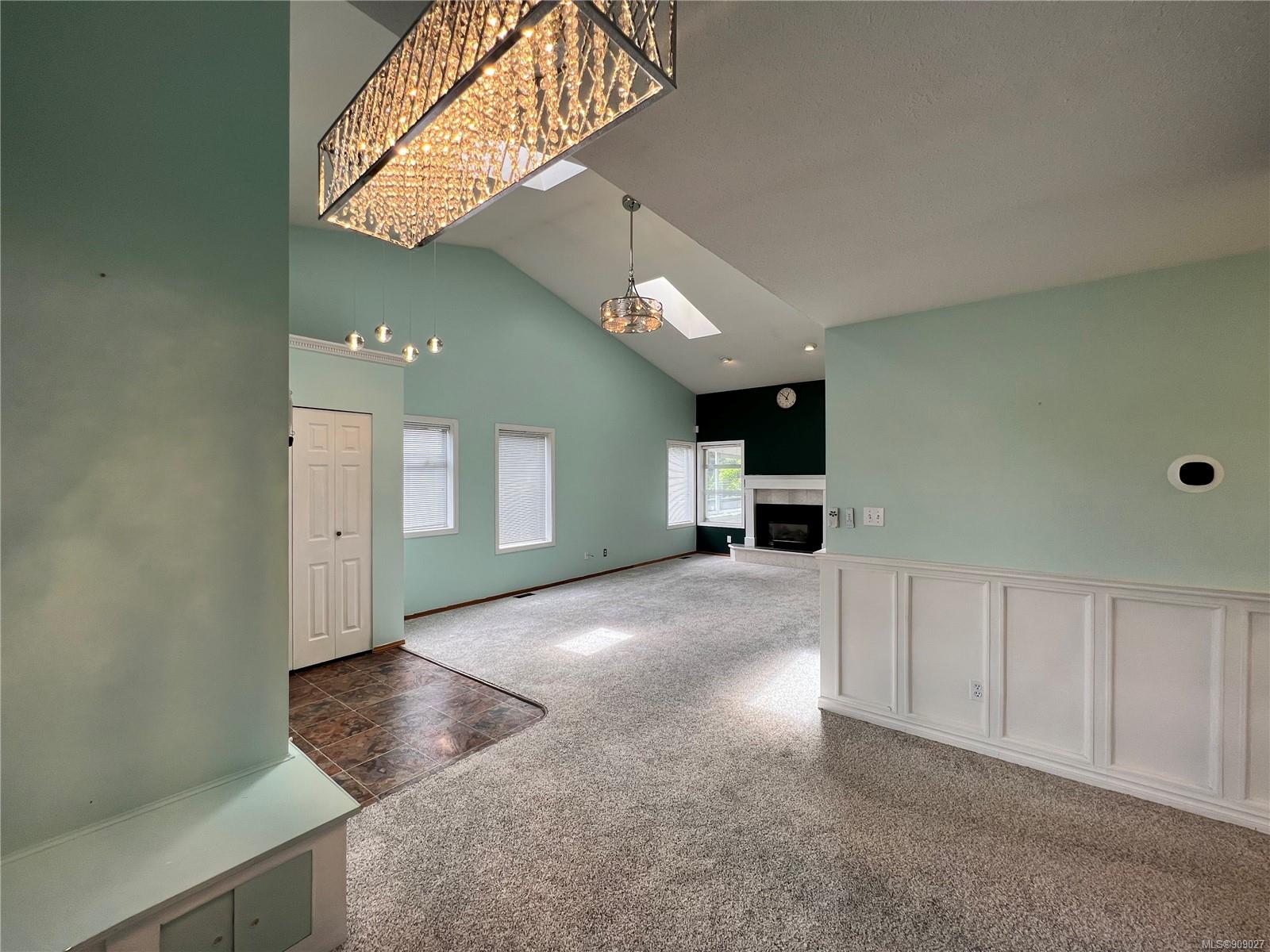 489 Parkway Road, Campbell River, BC, V9W 6C3 909027 Vanessa