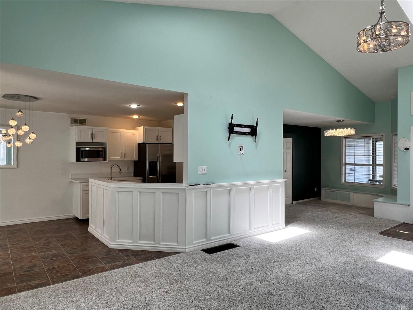 489 Parkway Road, Campbell River, BC, V9W 6C3 909027 Vanessa