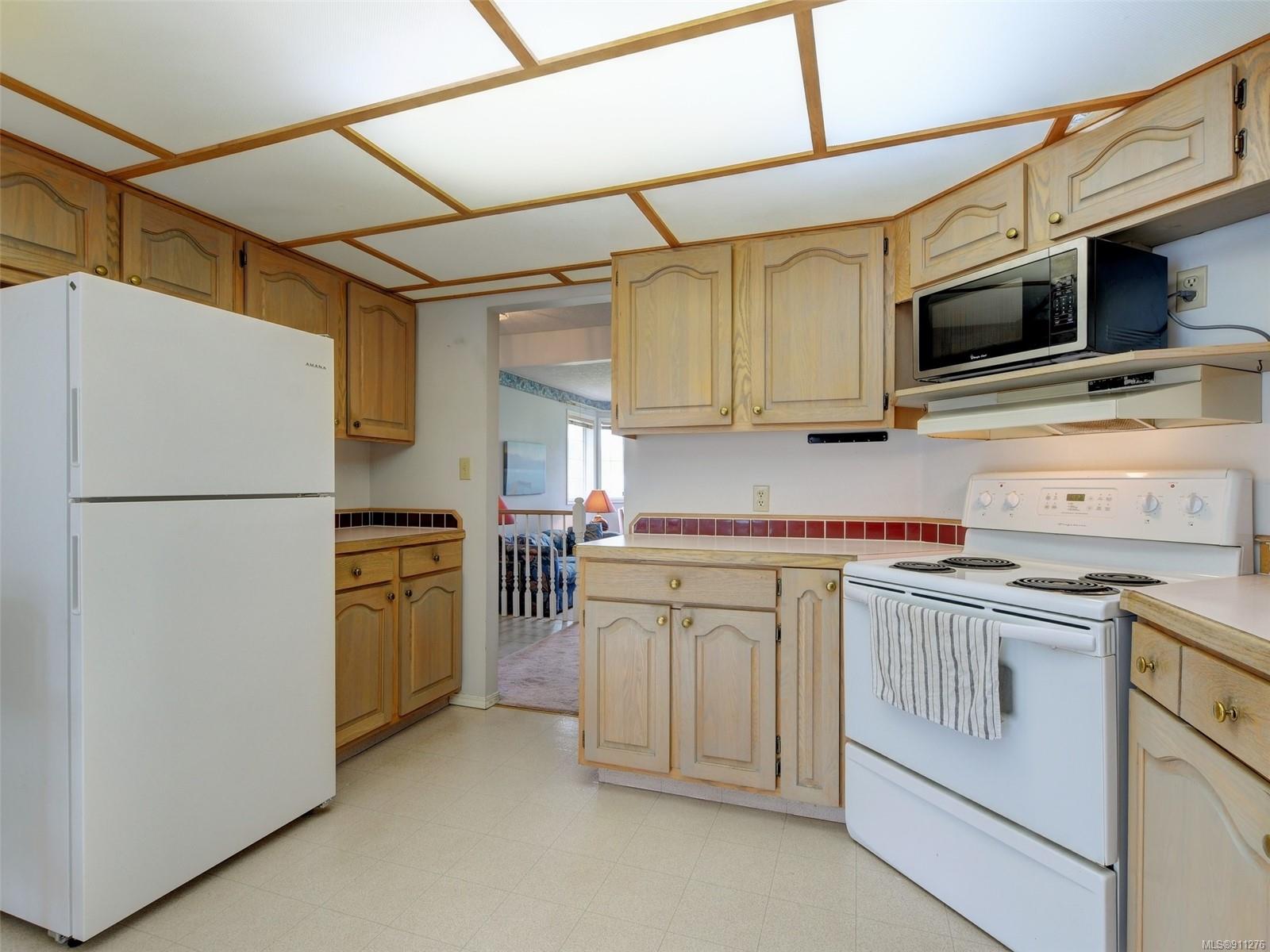 4655 Falaise Drive, Saanich, BC, V8Y 1B4 911276 McMullen Homes Team