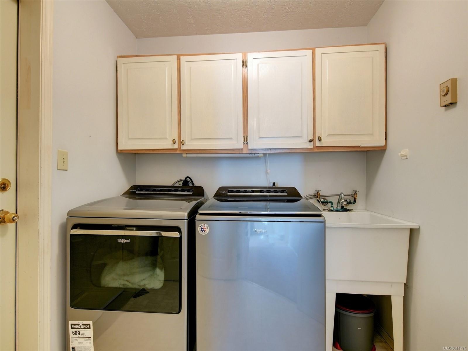 4655 Falaise Drive, Saanich, BC, V8Y 1B4 911276 McMullen Homes Team