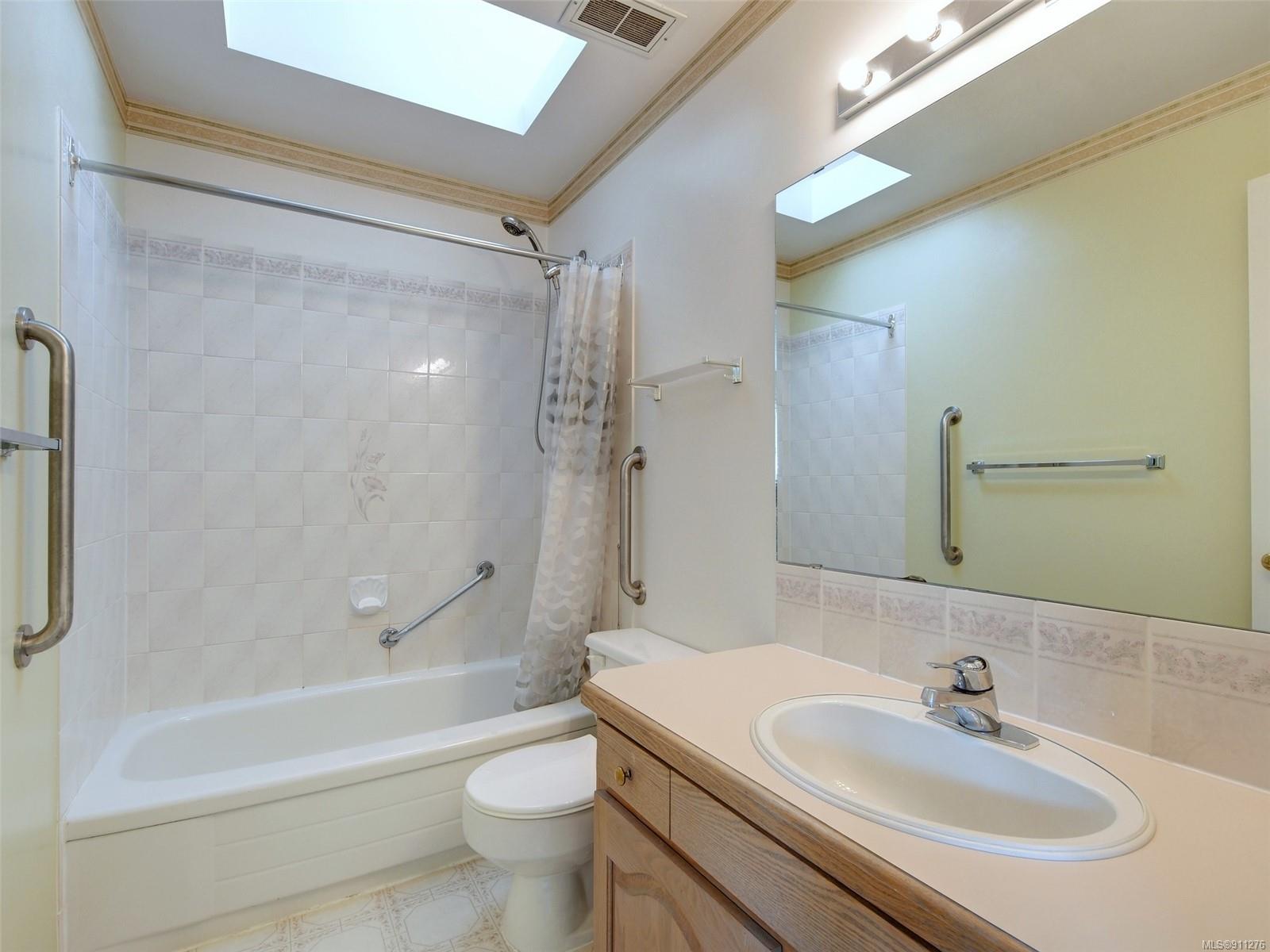 4655 Falaise Drive, Saanich, BC, V8Y 1B4 911276 McMullen Homes Team