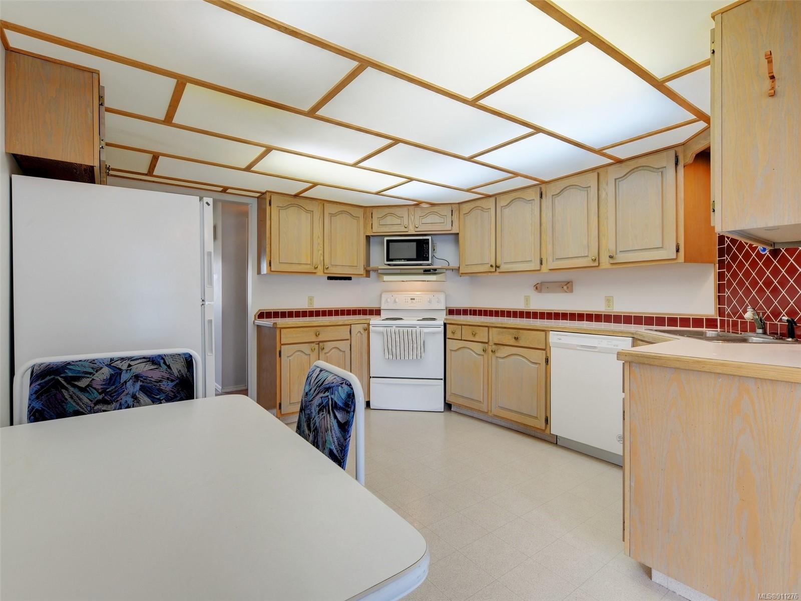 4655 Falaise Drive, Saanich, BC, V8Y 1B4 911276 McMullen Homes Team