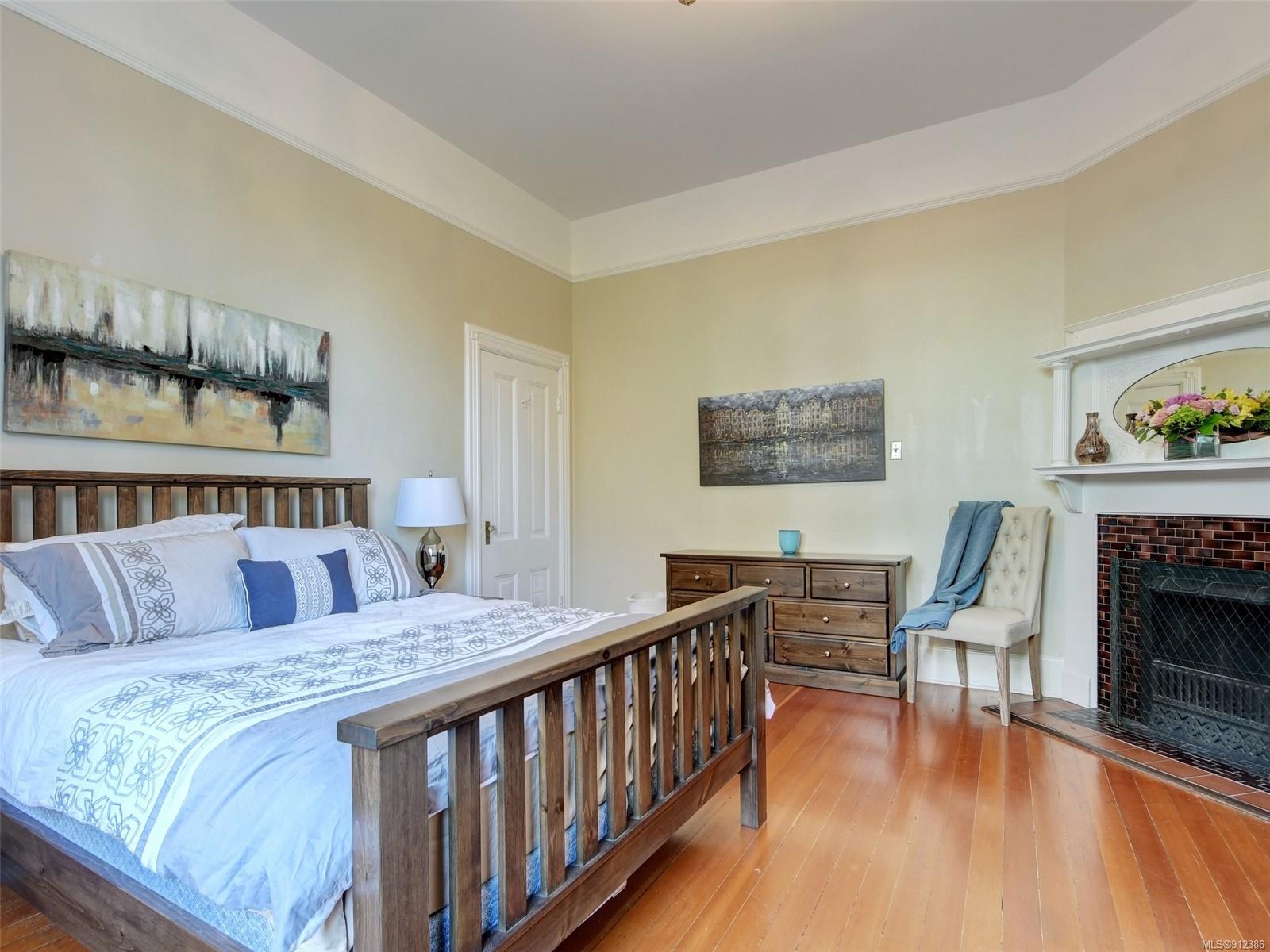 1004 Catherine Street, Victoria, BC, V9A 3V4 912386 Victoria Real