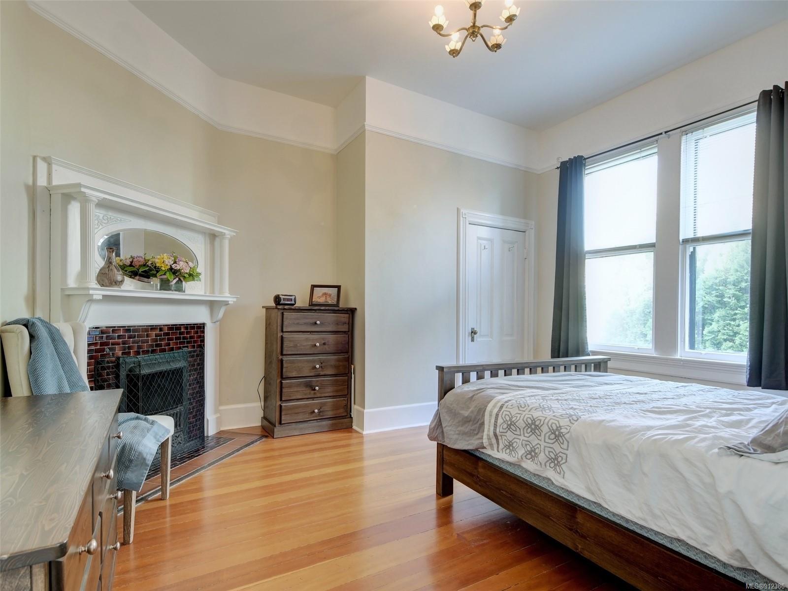 1004 Catherine Street, Victoria, BC, V9A 3V4 912386 Victoria Real