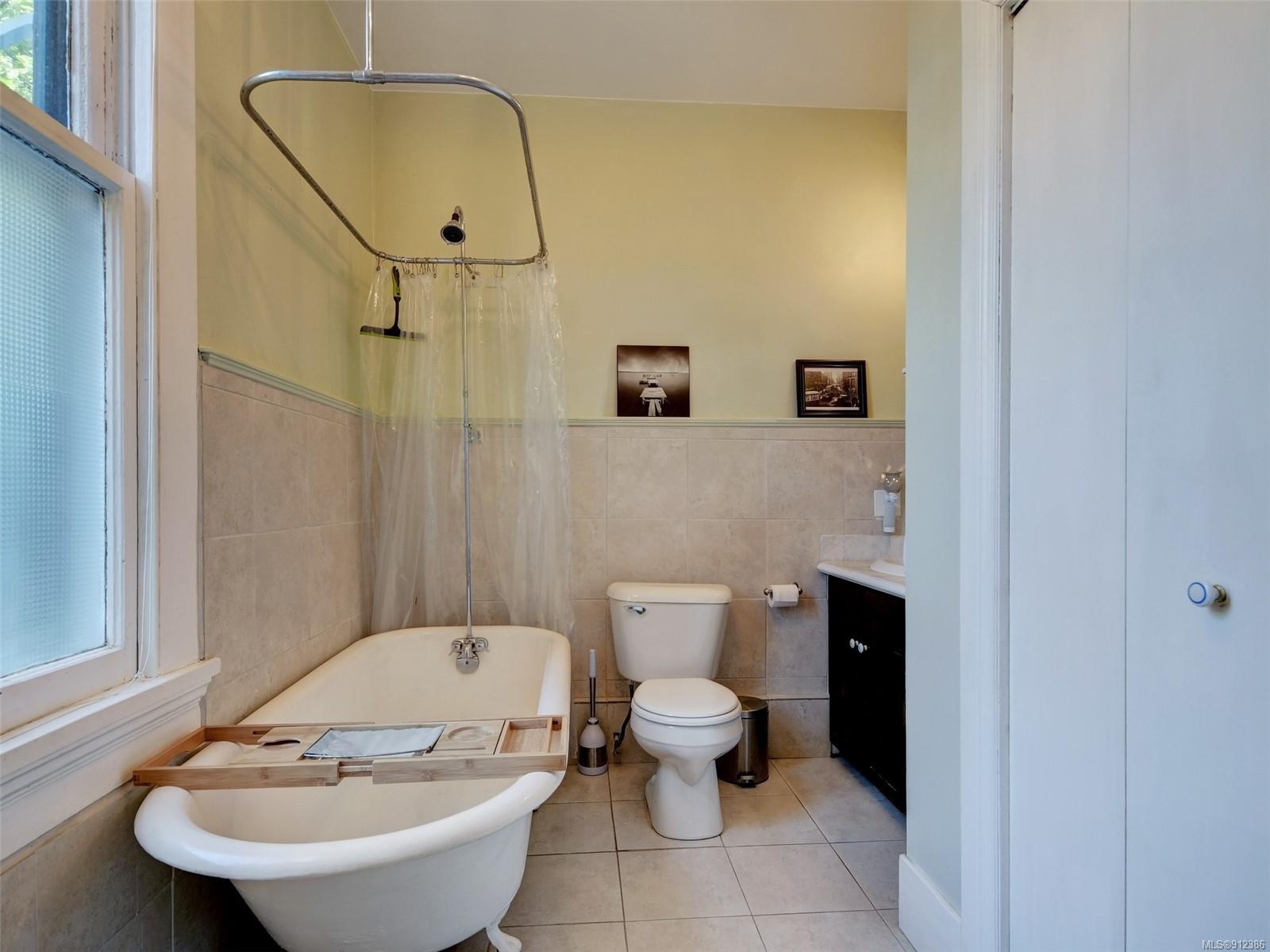 1004 Catherine Street, Victoria, BC, V9A 3V4 912386 Victoria Real