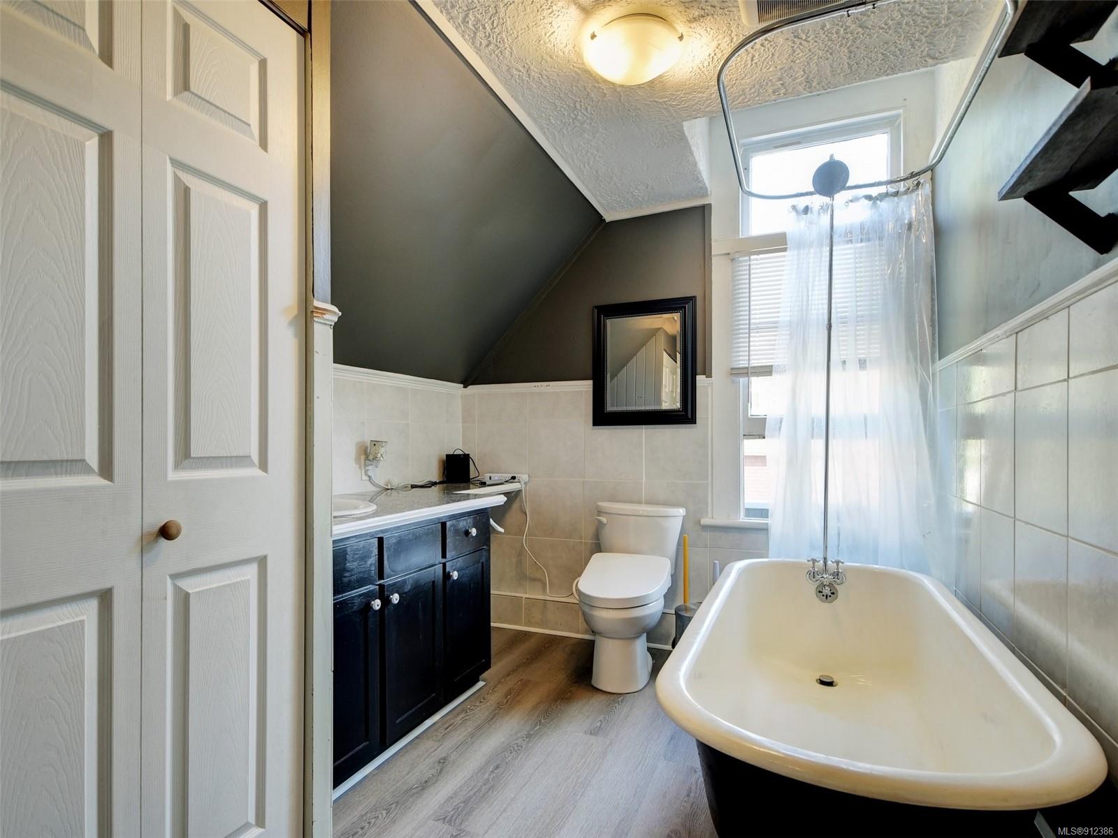 1004 Catherine Street, Victoria, BC, V9A 3V4 912386 Victoria Real