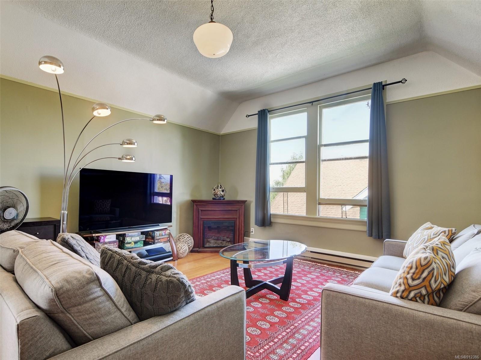 1004 Catherine Street, Victoria, BC, V9A 3V4 912386 Victoria Real