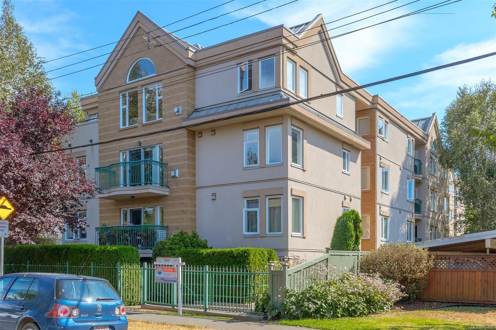 305 1037 Richardson Street, Victoria, BC, V8V 3L6 912822 Nicole Pelan