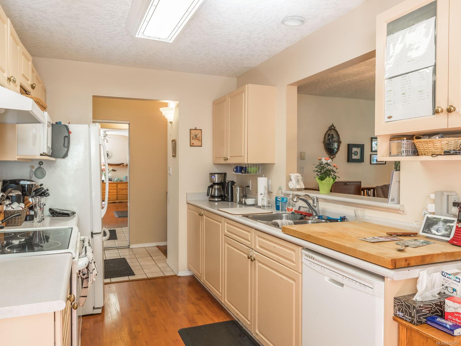 13 571 Bradley Street, Nanaimo, BC, V9S 1B9 913351 Susan McGougan