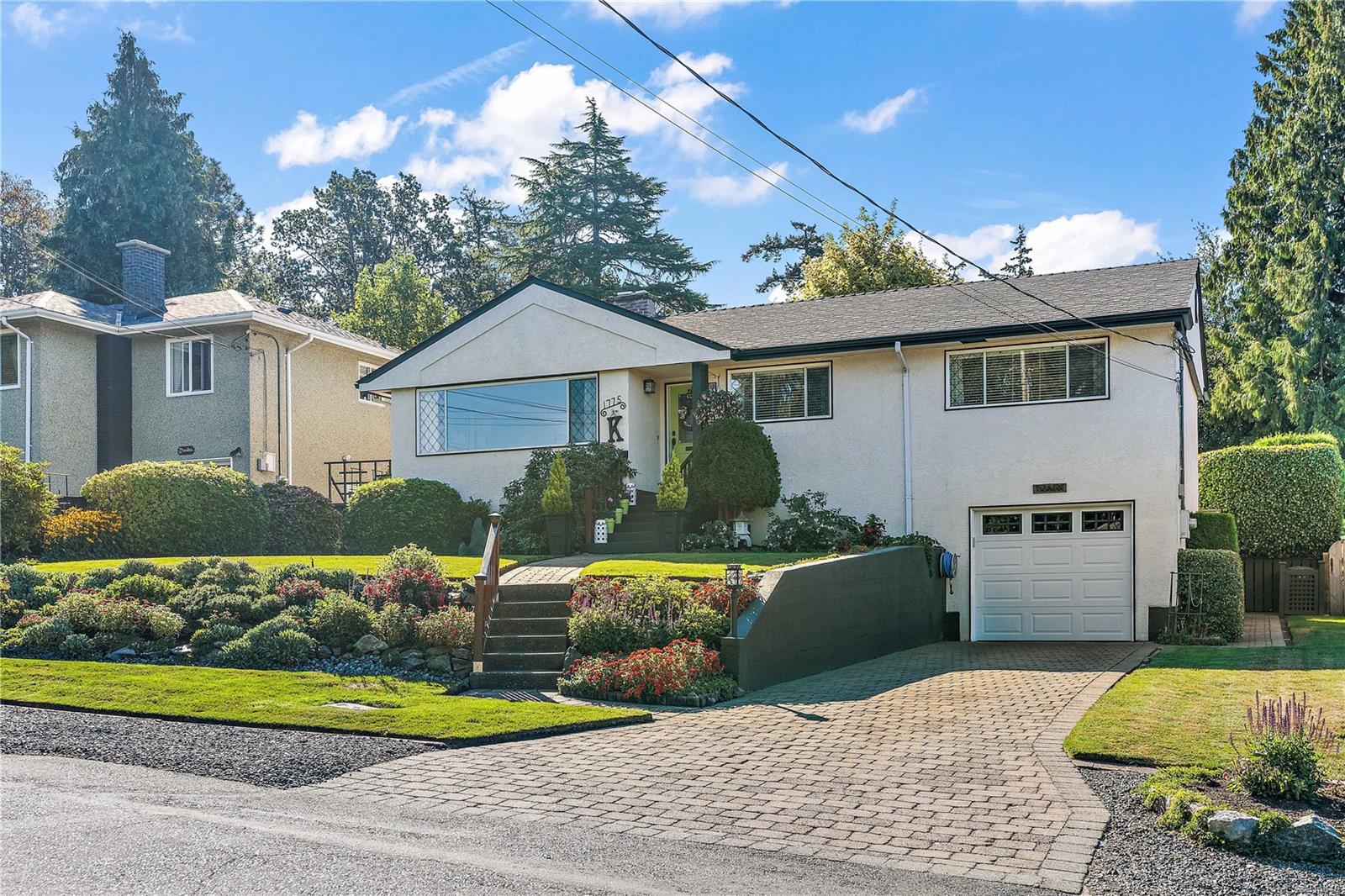 1775 Broadmead Avenue, Saanich, BC, V8P 2V8 914840 Marten Homes