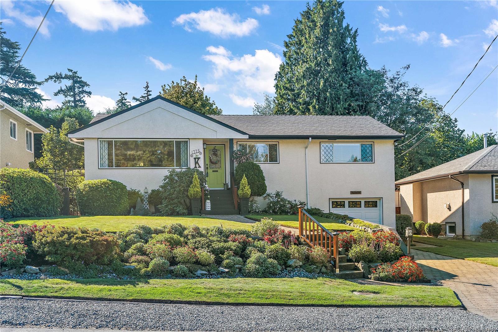 1775 Broadmead Avenue, Saanich, BC, V8P 2V8 914840 Marten Homes