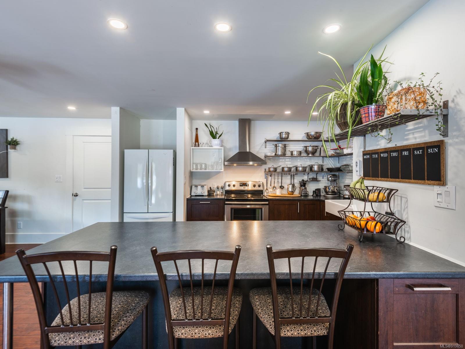 704 Baldwin Road, Parksville, BC, V9P 1X6 919850 Catherine Mosher