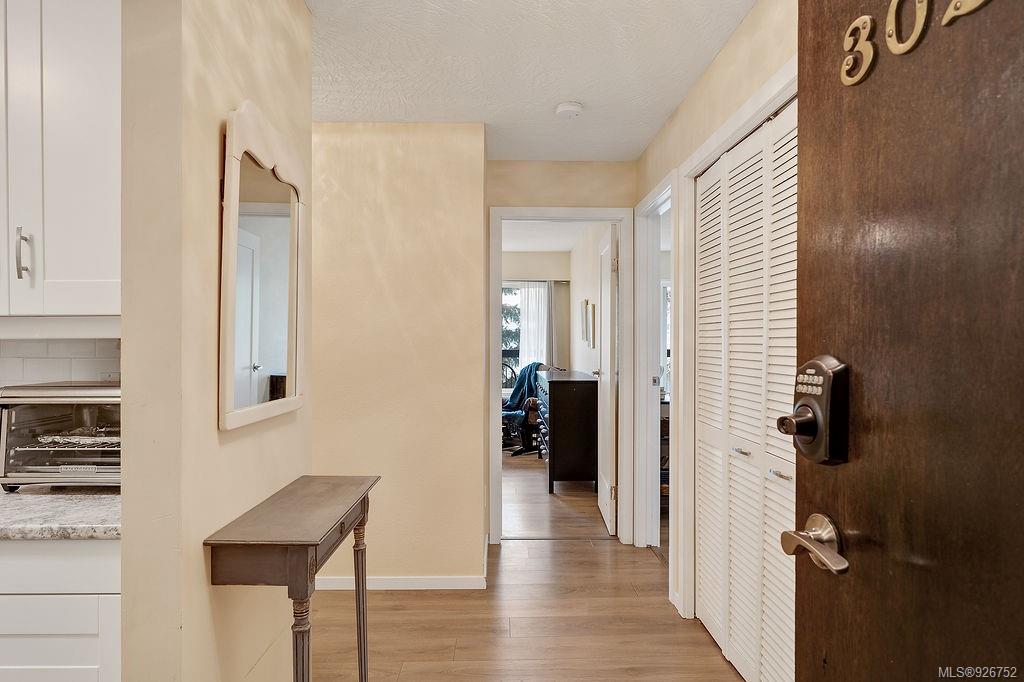 302 1610 Jubilee Avenue, Victoria, BC, V8R 4N3 926752 Bobby