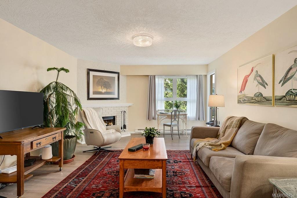 302 1610 Jubilee Avenue, Victoria, BC, V8R 4N3 926752 Bobby